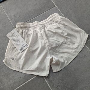 NWT Lululemon Hotty Hot Shorts Cream White BONE Size 4
